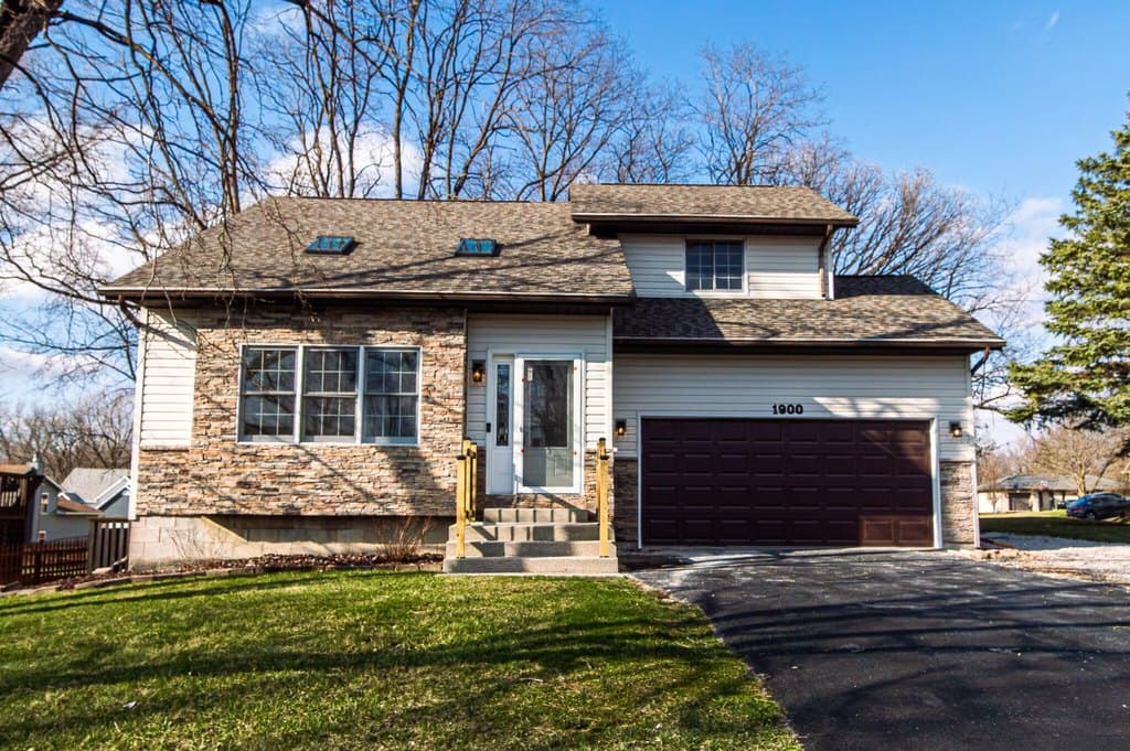 3 bedroom house for sale at 1900 Loganberry Ln Crown Point 46307 - $389,900