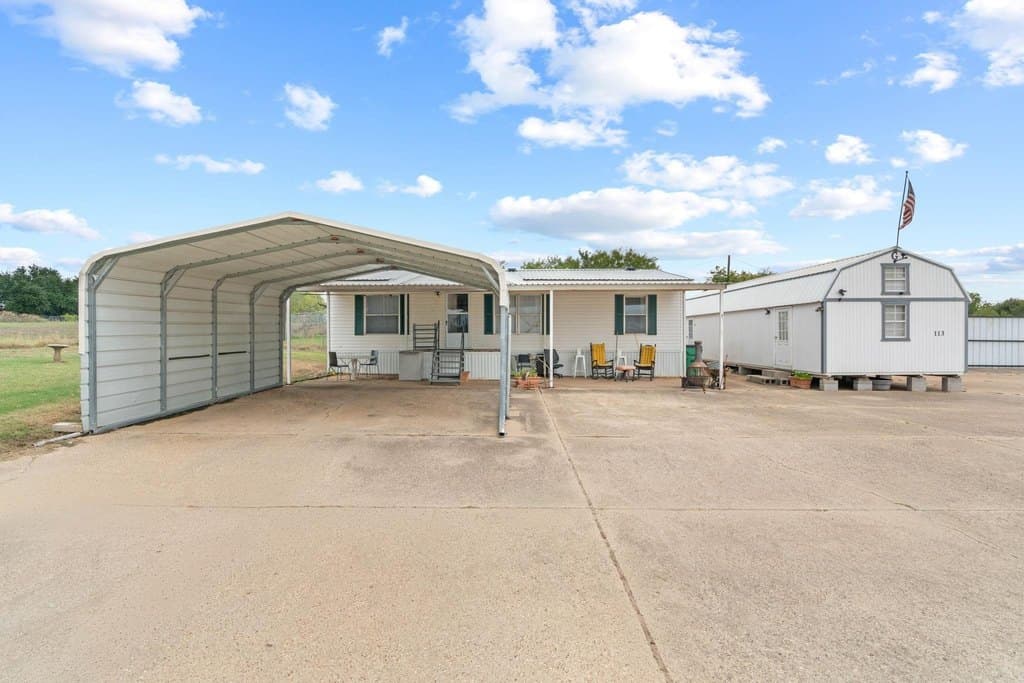 3 bedroom mobile home for sale at 104 Runway Ln Aurora - $145,000