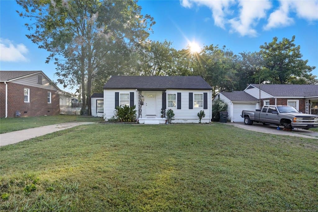 3 bedroom house for sale at 703 S Poplar St Sapulpa 74066 - $185,000