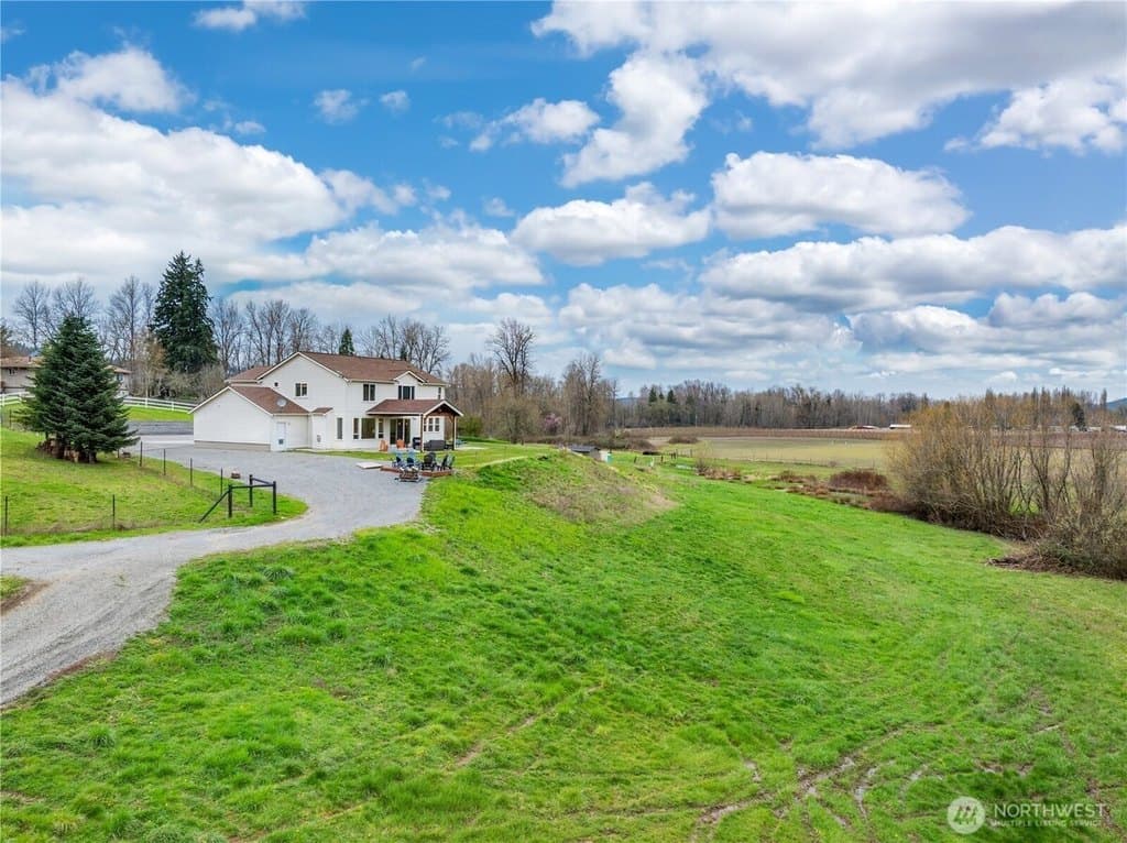4 bedroom house for sale at 10605 164th Avenue Ct E Bonney Lake - $1,195,000