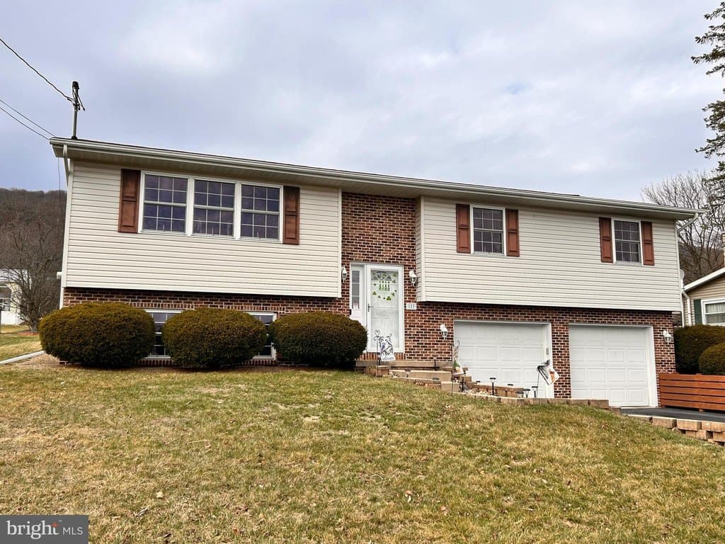 3 bedroom house for sale at 123 2nd St Centre Hall - $329,000