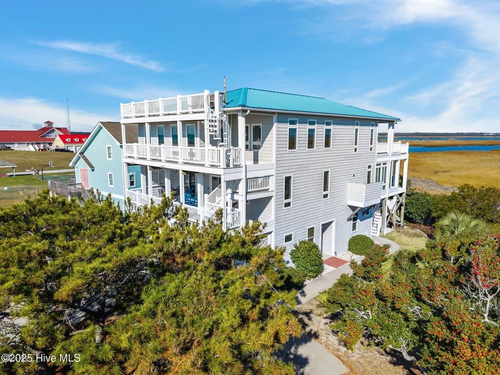 4 bedroom house for sale at 220 Caswell Beach Rd Caswell Beach - $1,790,000