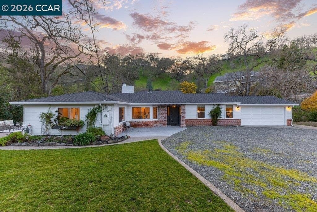 4 bedroom house for sale at 205 Castle Hill Ranch Rd Castle Hill - $1,799,000