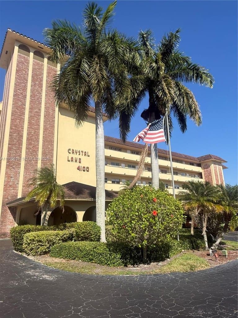 2 bedroom condo for sale at 4100 Crystal Lake Dr Apt 407 Deerfield Beach - $150,000