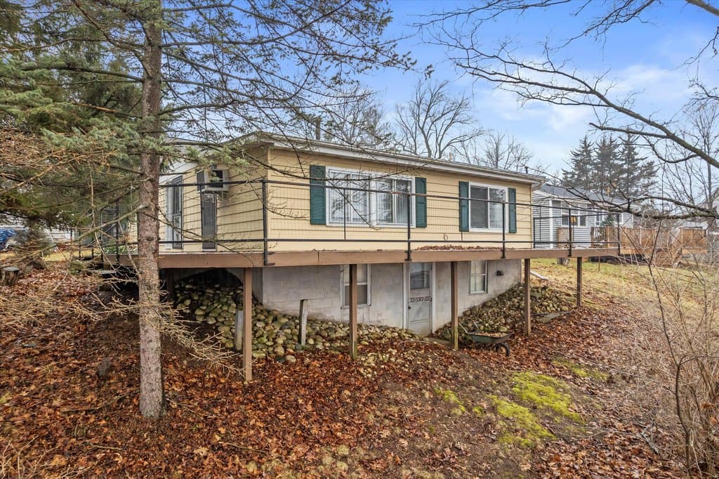 3 bedroom house for sale at W6709 Lakeshore Cir Elkhorn - $275,000