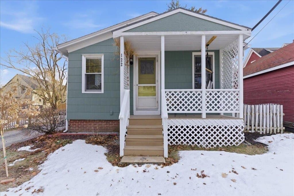 2 bedroom house for sale at 122 Field Ave Auburn - $250,000