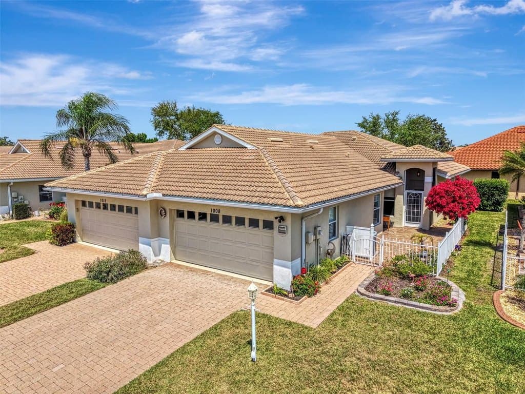 2 bedroom house for sale at 1008 Topelis Dr Englewood 34223 - $262,000
