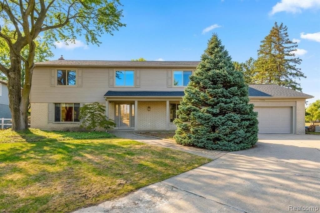 4 bedroom house for sale at 25339 Crown Point Ct Farmington Hills 48335 - $530,000