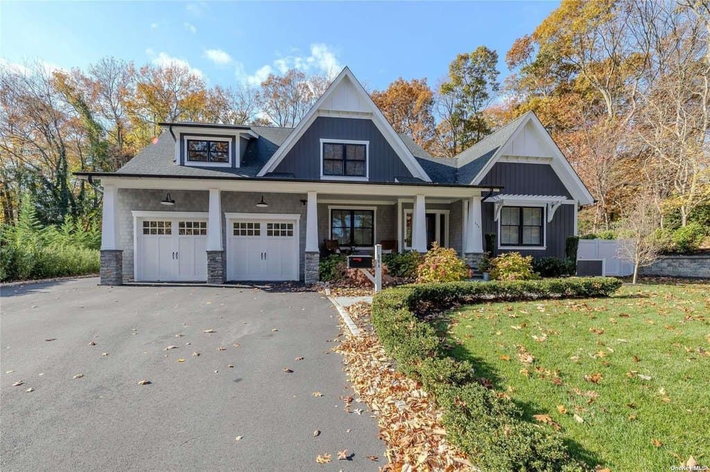 6 bedroom house for sale at 4 Arbutus Path Belle Terre - $1,850,000