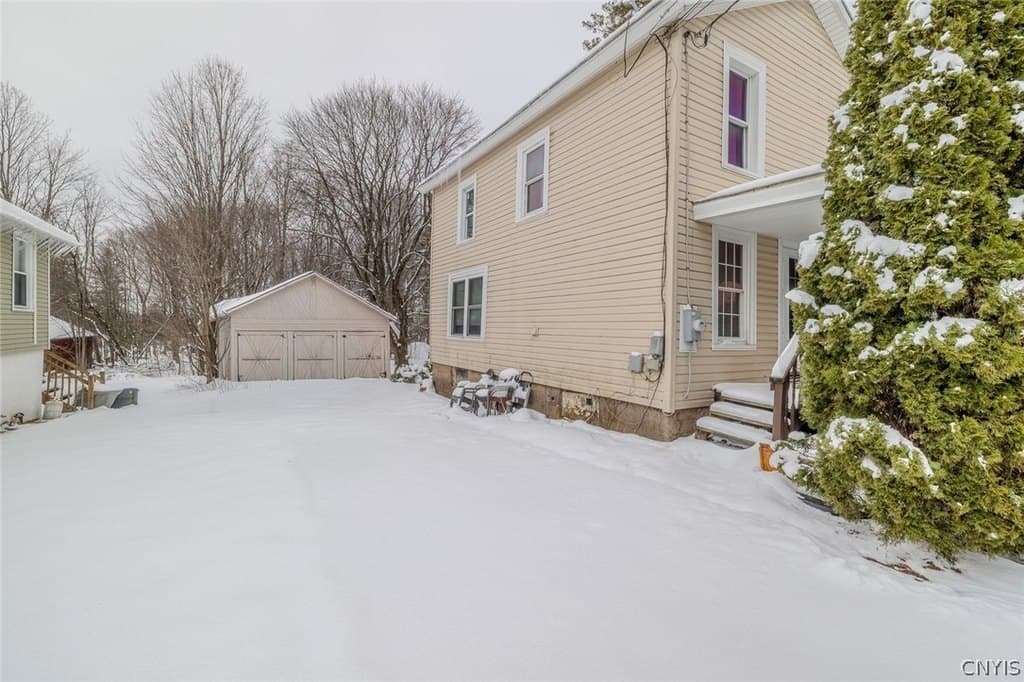 3 bedroom house for sale at 3282 Fulton Ave Central Square - $179,000