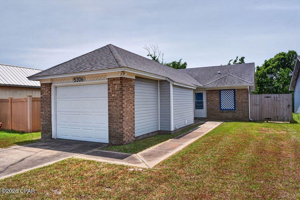 2 bedroom house for sale at 5306 Garden Cove Rd Callaway 32404 - $175,000