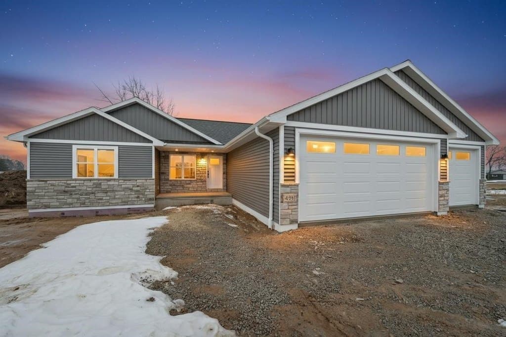 3 bedroom house for sale at 4981 Water Mint Ct Green Bay 54313 - $498,900