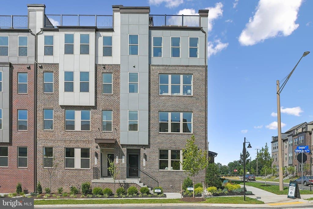 2 bedroom condo for sale at 8588 Lovelace St Manassas 20109 - $483,990