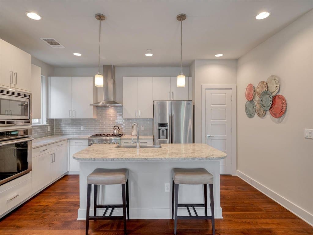 2 bedroom townhouse for sale at 1205 Elm St Apt 8 Austin - $849,995