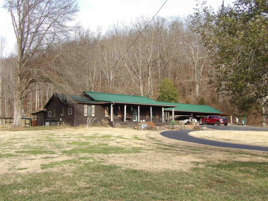 3 bedroom house for sale at 5103 Laramie Trl Catlettsburg - $449,900
