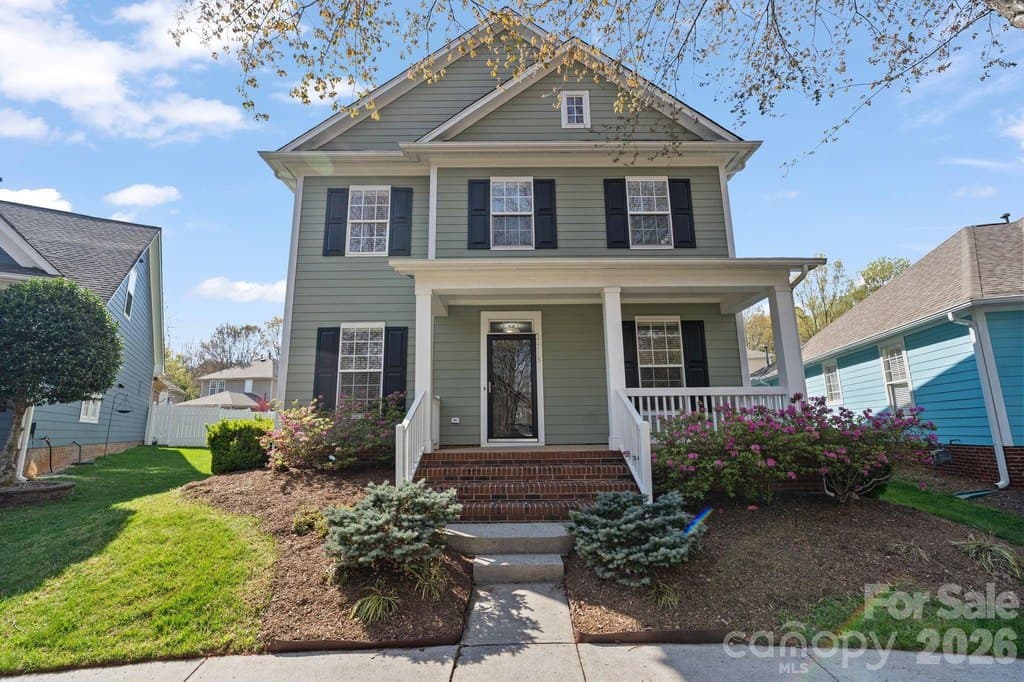 4 bedroom house for sale at 17715 N Shore Cir Cornelius 28031 - $589,000