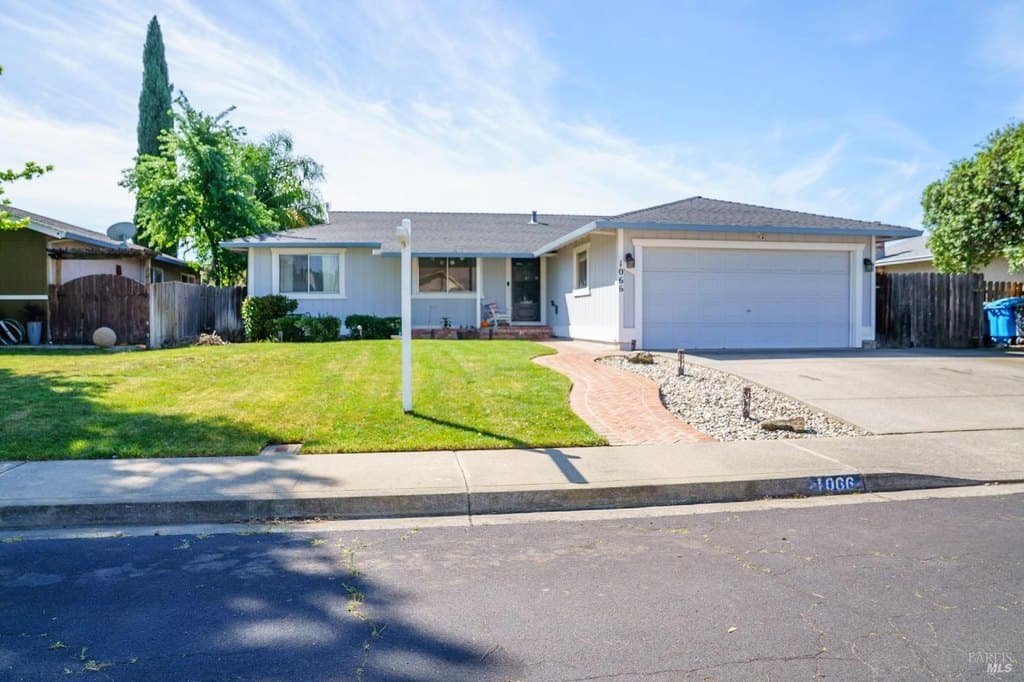 4 bedroom house for sale at 1066 Woodridge Dr Vacaville 95687 - $509,000