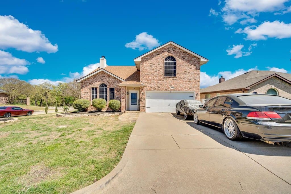 4 bedroom house for sale at 1808 Rybovich Ln Mansfield 76063 - $385,000