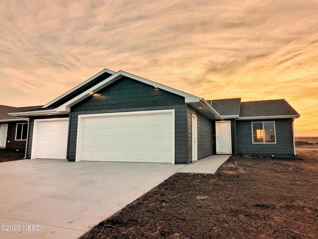 3 bedroom house for sale at 15 27th St SW Watertown 57201 - $295,000