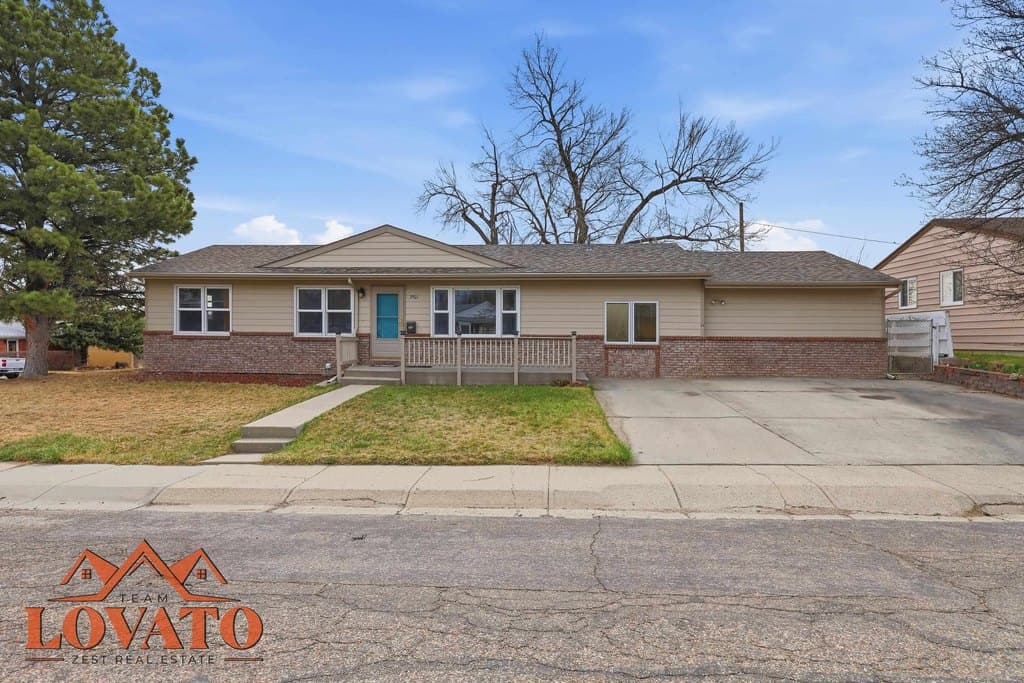4 bedroom house for sale at 2901 Navarre Rd Casper - $319,000