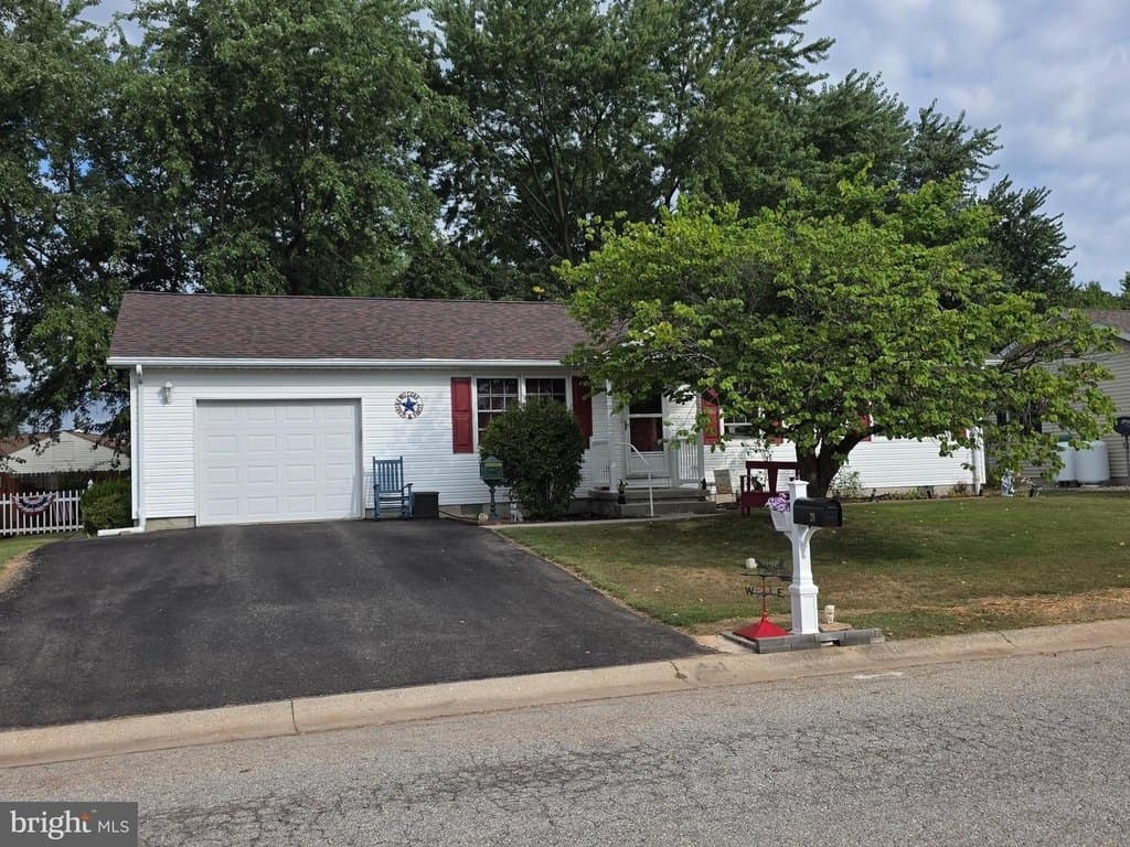 3 bedroom house for sale at 28 Bonniefield Cir Bonneauville - $309,000
