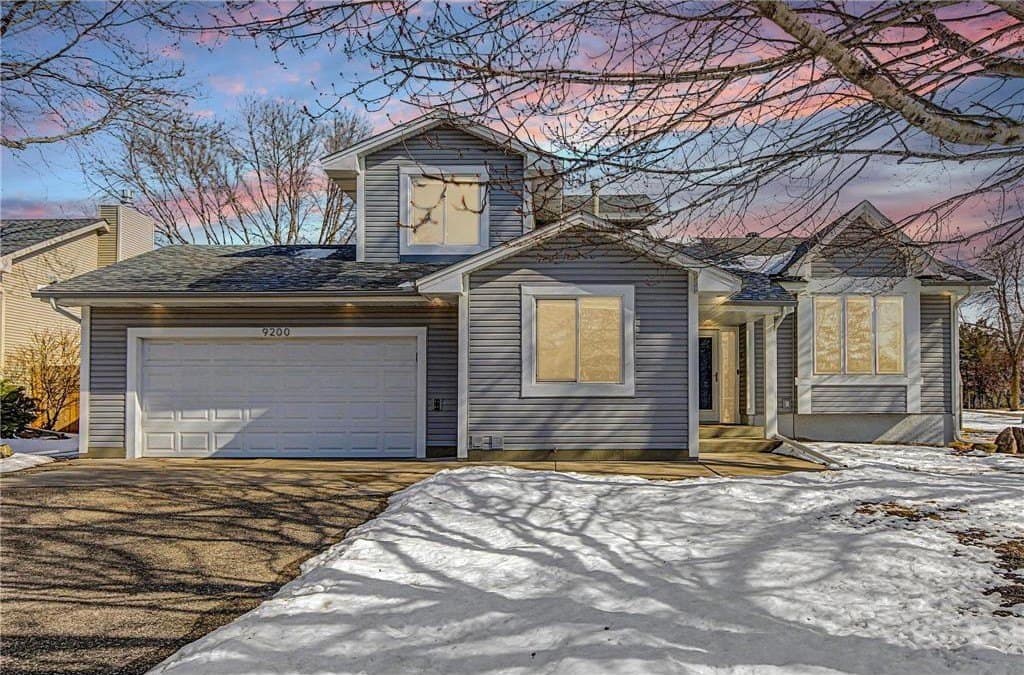 5 bedroom house for sale at 9200 Lakeside Trl Champlin - $475,000