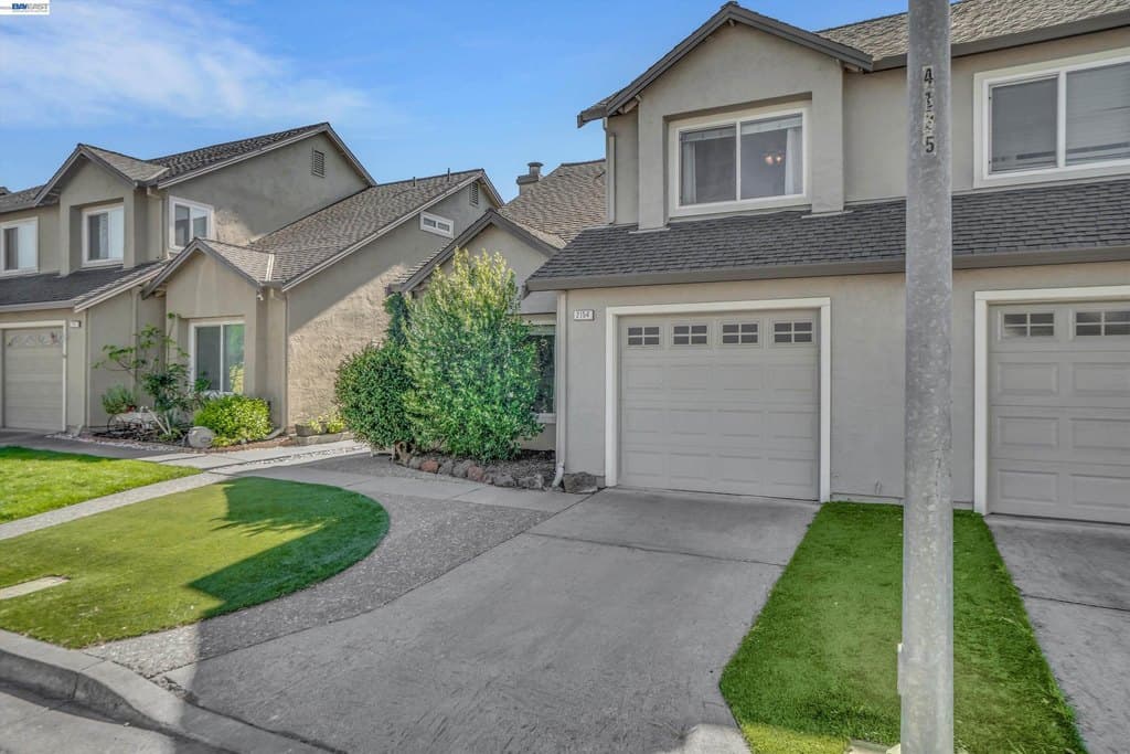 2 bedroom townhouse for sale at 2154 Alexander Way Pleasanton 94588 - $799,000