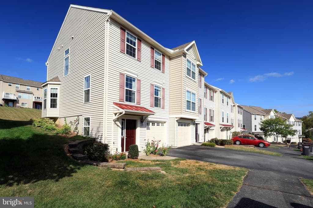 3 bedroom condo for sale at 190 Kestrel Ln Boalsburg - $329,900