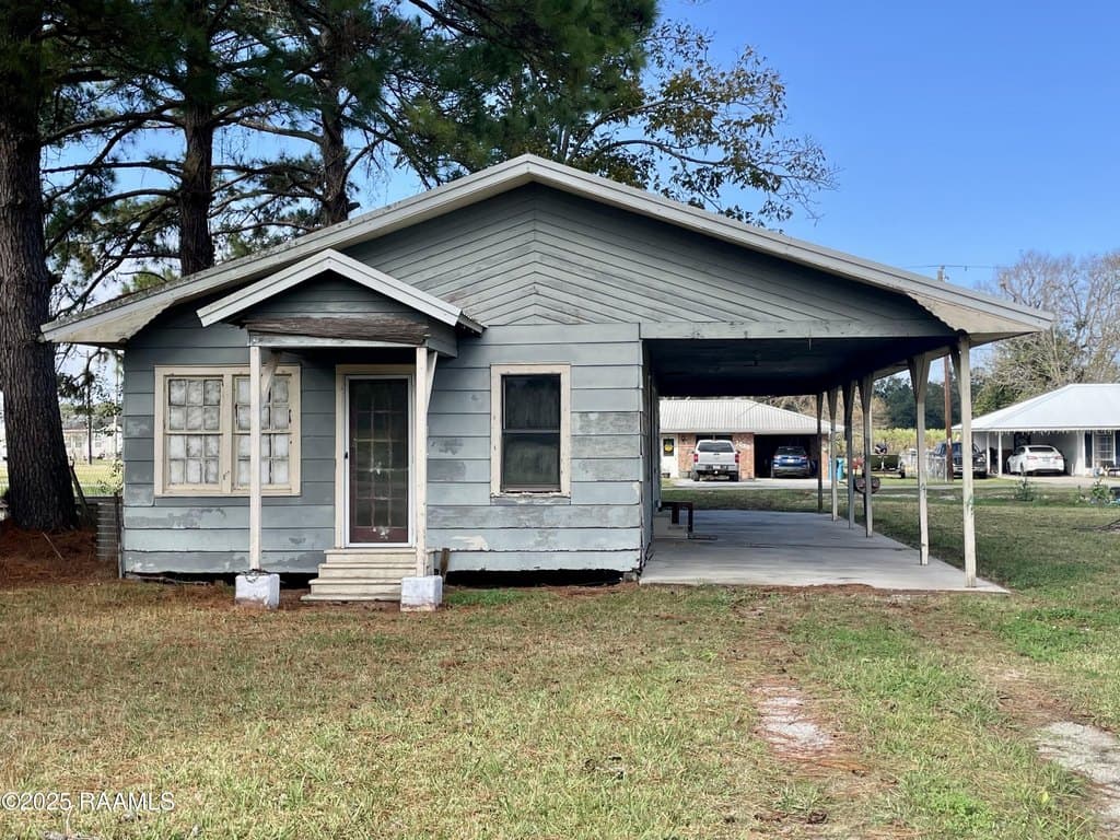 3 bedroom house for sale at 1036 Helen Rd Catahoula - $80,000