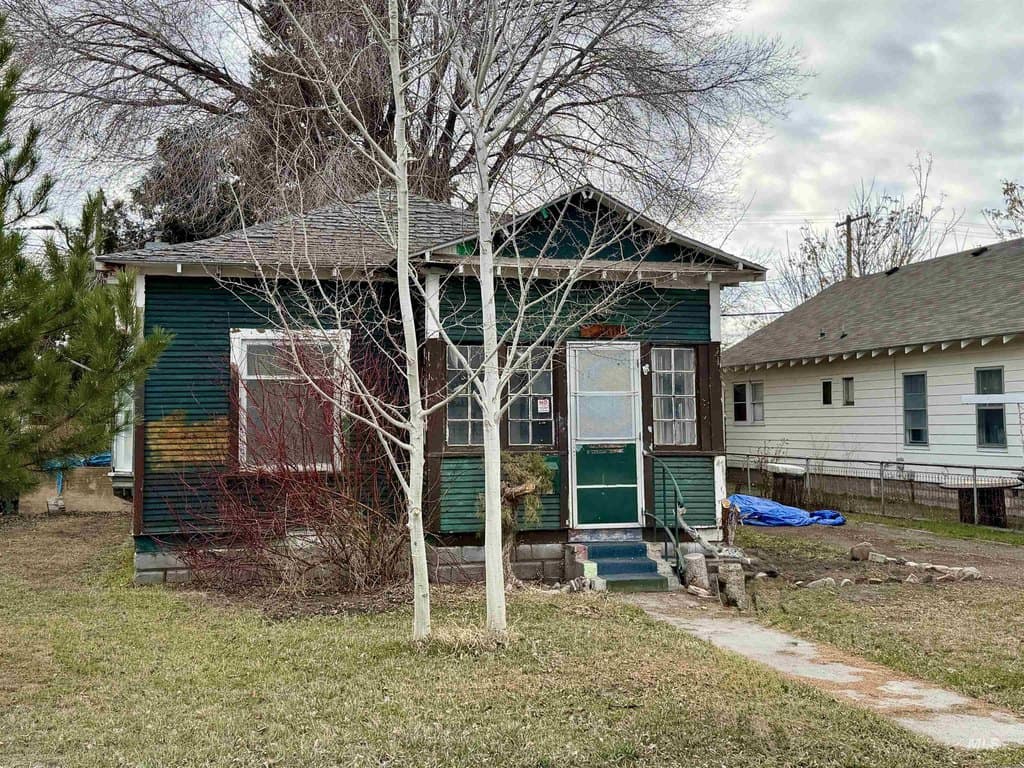 3 bedroom house for sale at 1818 Overland Ave Burley - $100,000
