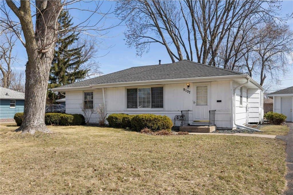 4 bedroom house for sale at 9107 12th Ave S Bloomington 55425 - $315,000