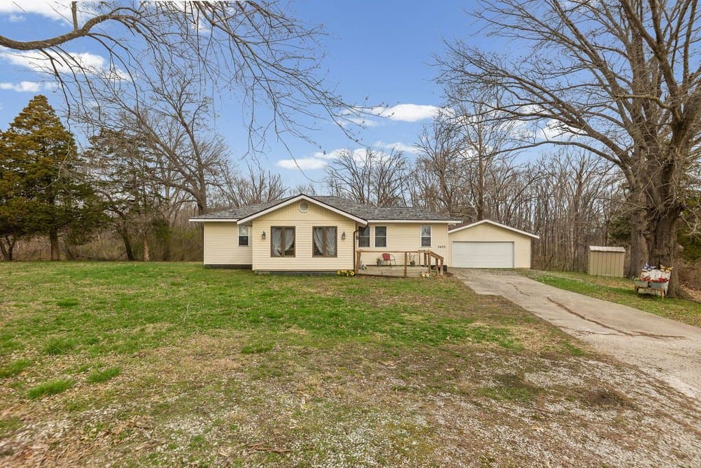 3 bedroom house for sale at 2429 Overbeck Ln Centralia - $219,000