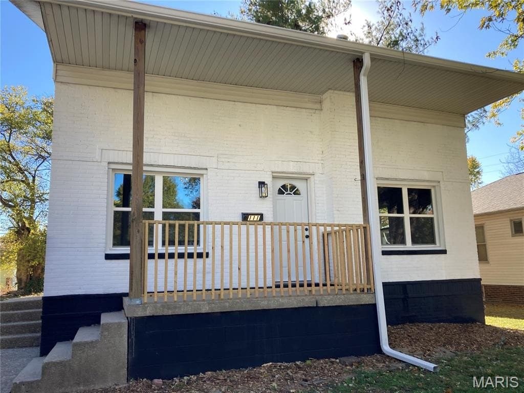 2 bedroom house for sale at 111 W Jefferson St Auburn - $103,900