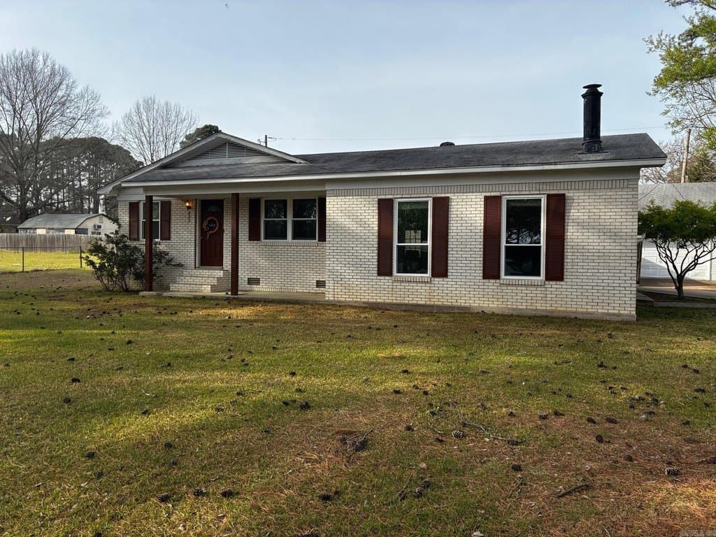 3 bedroom house for sale at 802 W Iowa St Beebe - $189,000