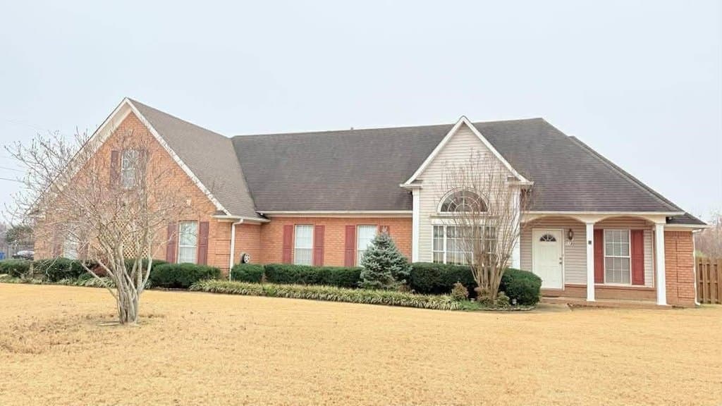 3 bedroom house for sale at 1180 Williamsburg Dr Atoka - $299,900