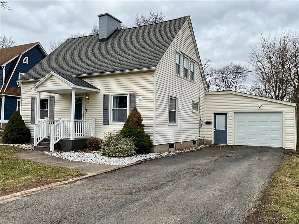 3 bedroom house for sale at 246 S Clinton St Albion - $199,900