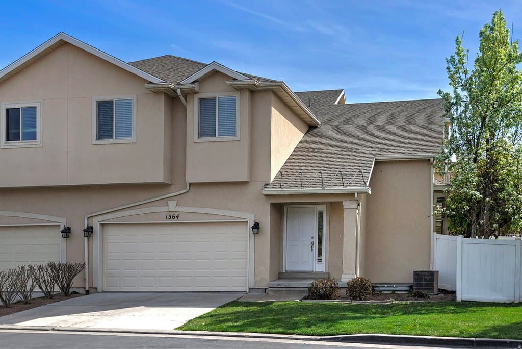 5 bedroom townhouse for sale at 1364 E Old Maple Ct S Salt Lake City - $580,000