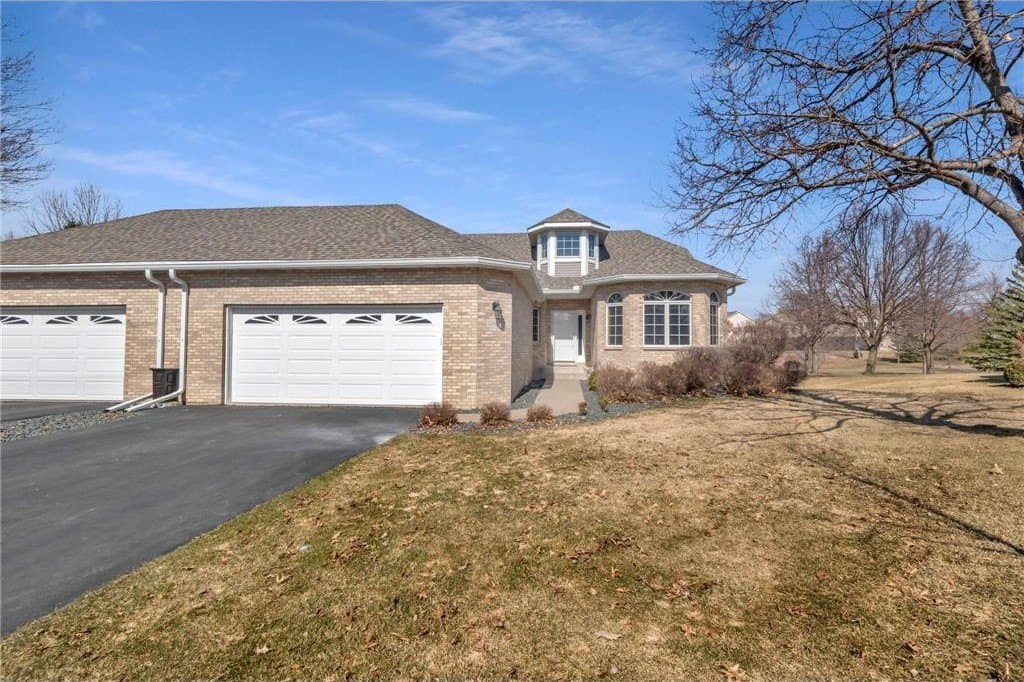 2 bedroom townhouse for sale at 10408 Eagle Pointe Trl Woodbury 55129 - $550,000