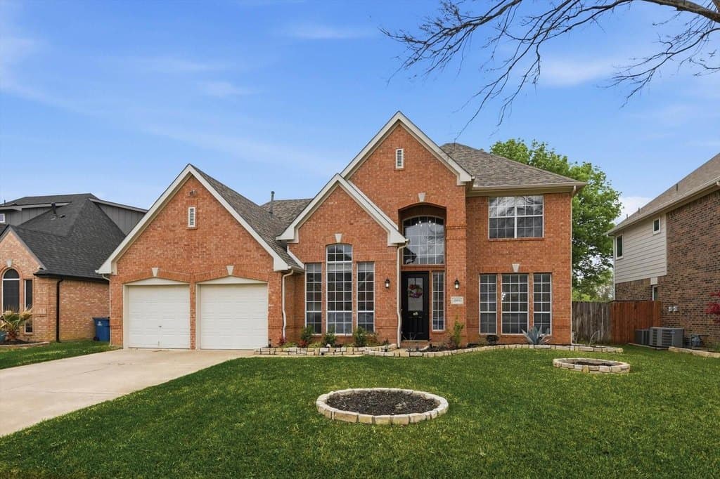 4 bedroom house for sale at 1904 N Port Ct Grapevine 76051 - $700,000