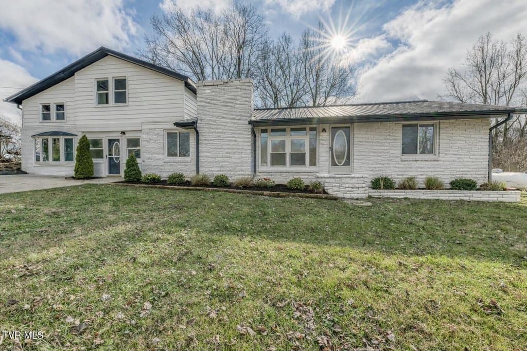 4 bedroom house for sale at 2230 Dave Buck Rd Central - $459,900