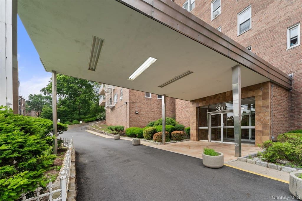 1 bedroom coop for sale at 300 N Broadway Apt 7B Yonkers 10701 - $179,000