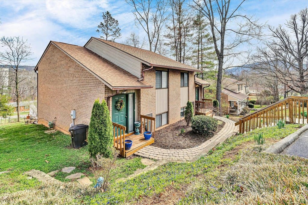 2 bedroom townhouse for sale at 3430 Morning Dove Rd Cave Spring - $215,000