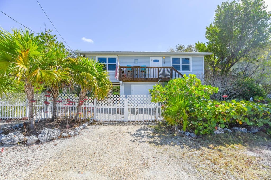 2 bedroom house for sale at 1719 Narcissus Ave Big Pine Key - $779,000