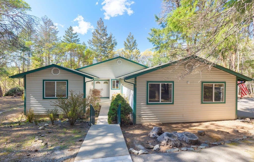 2 bedroom house for sale at 260 Highwood Ln Grants Pass 97527 - $475,000