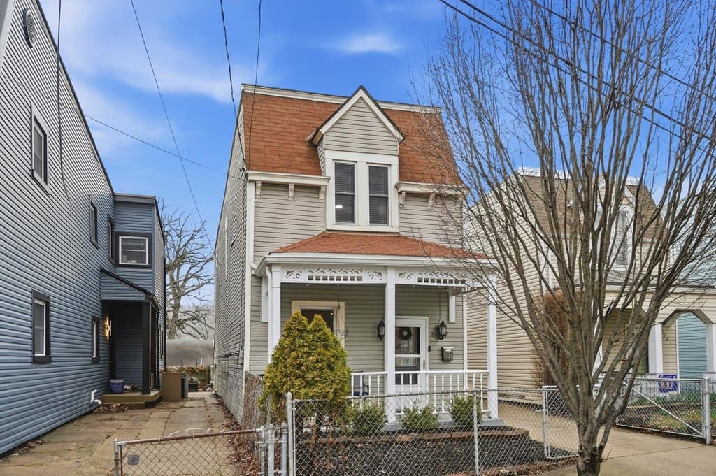 3 bedroom house for sale at 341 Eden Ave Bellevue - $320,000