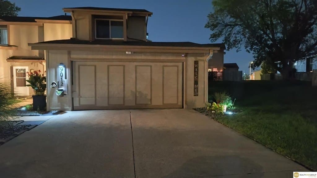 3 bedroom townhouse for sale at 9012 David Cir Chalco - $265,000