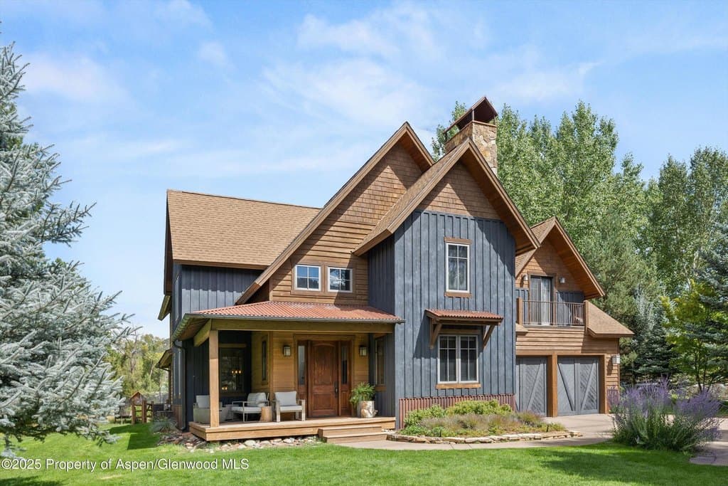 4 bedroom house for sale at 41 Choke Cherry Ct Catherine - $2,850,000