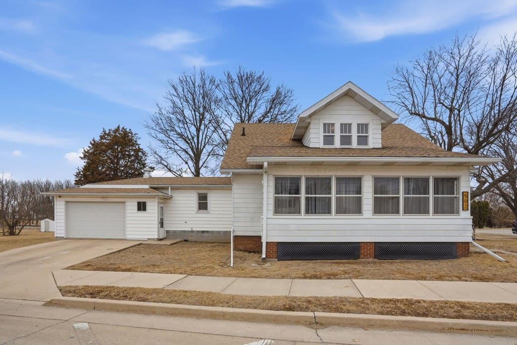5 bedroom house for sale at 502 W Front St Annawan - $169,900