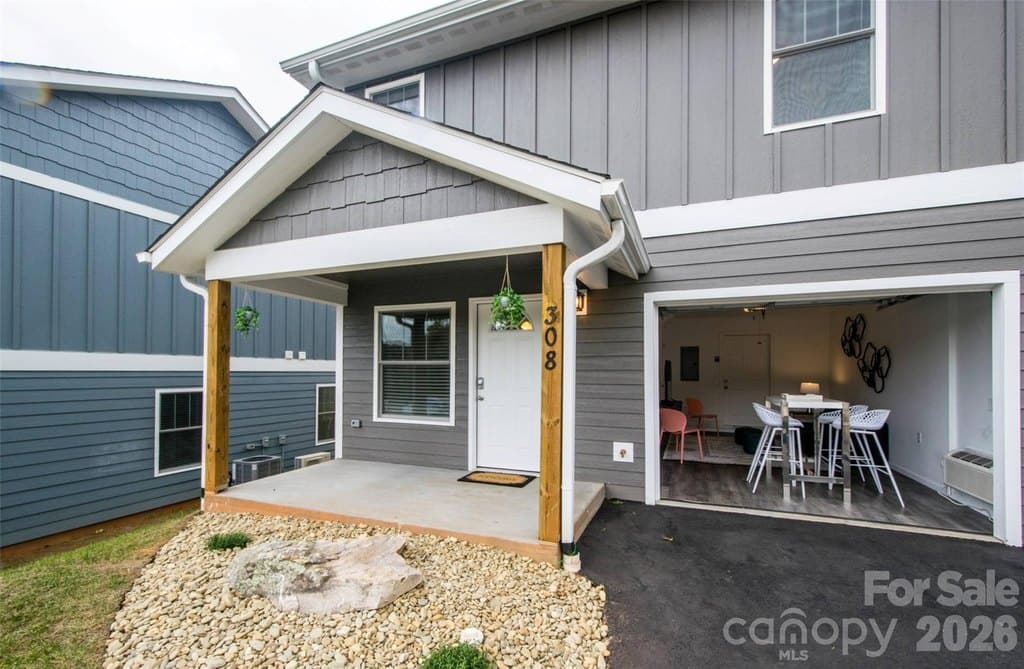 3 bedroom townhouse for sale at 308 Jenna Clare Ln Asheville - $355,000