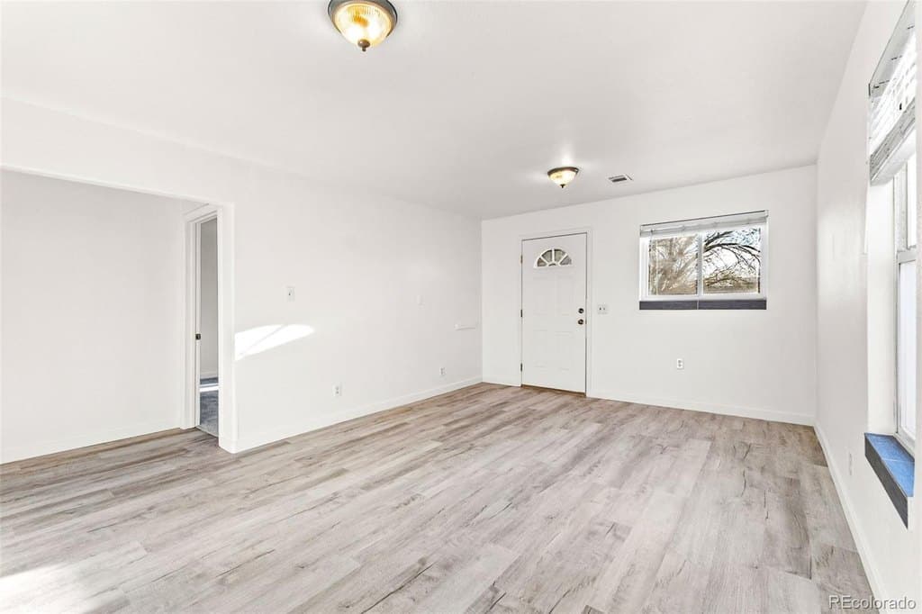 5 bedroom house for sale at 6743 King St Berkley - $569,000